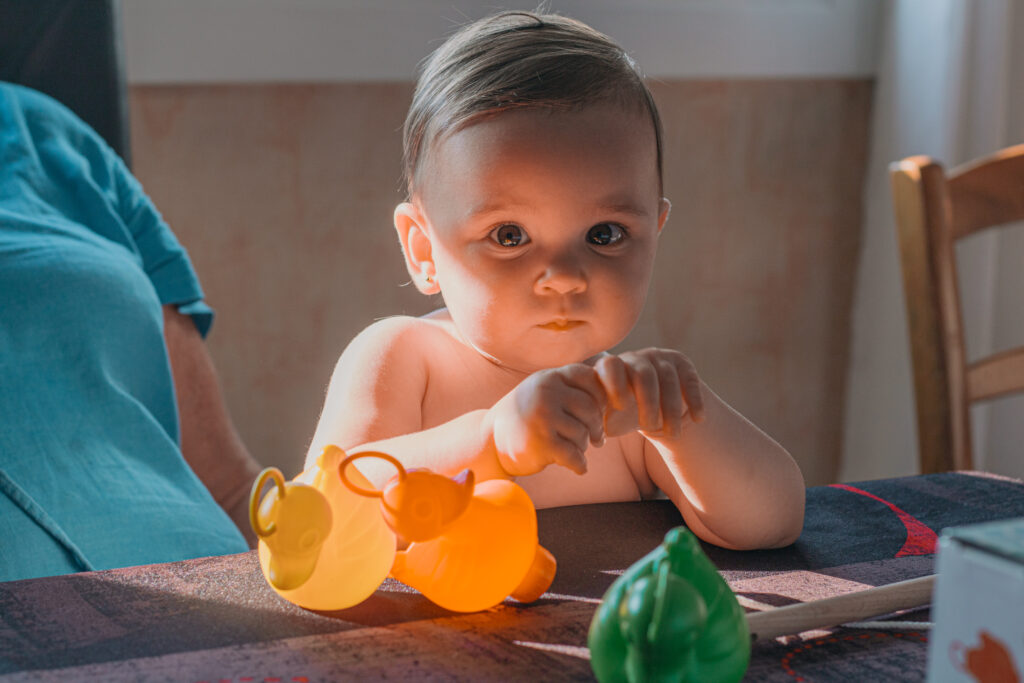 Bébé photographié à domicile à Venoy pendant une séance photo