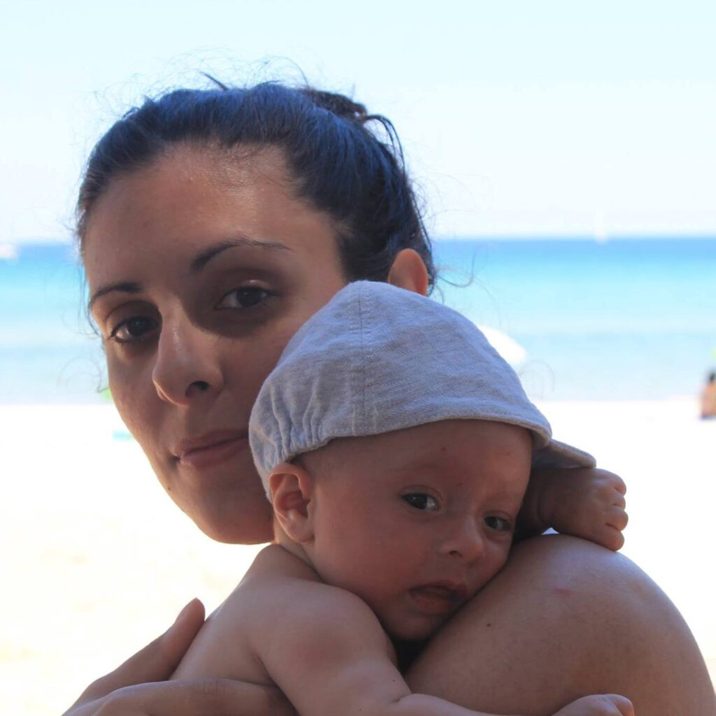 Maman et bébé. Photographe Venoy.