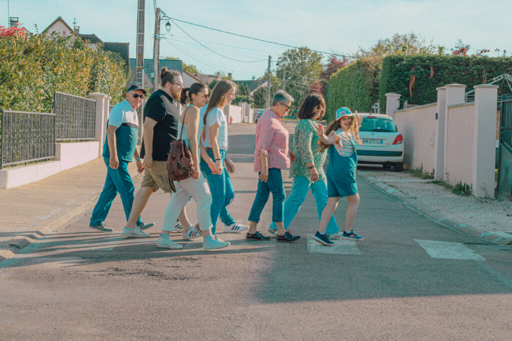 Photo de groupe, séance photo famille à Venou près d'Auxerre dans l'yonne.