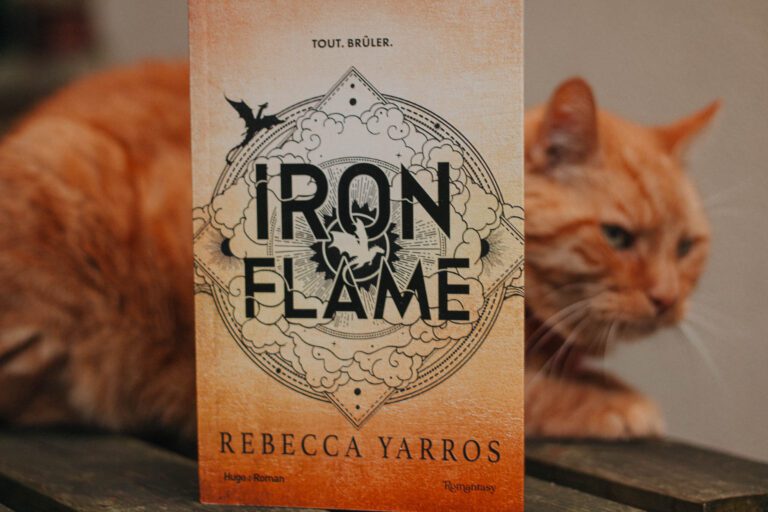 Couverture du roman "Fourth Wing" de Rebecca Yarros, fantasy romantique coup de coeur de l’été 2025