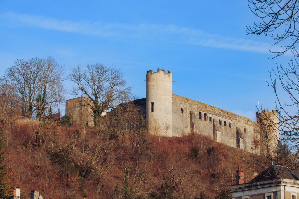chateau de druyes les belles fontaines, décor parfait pour une séance photo