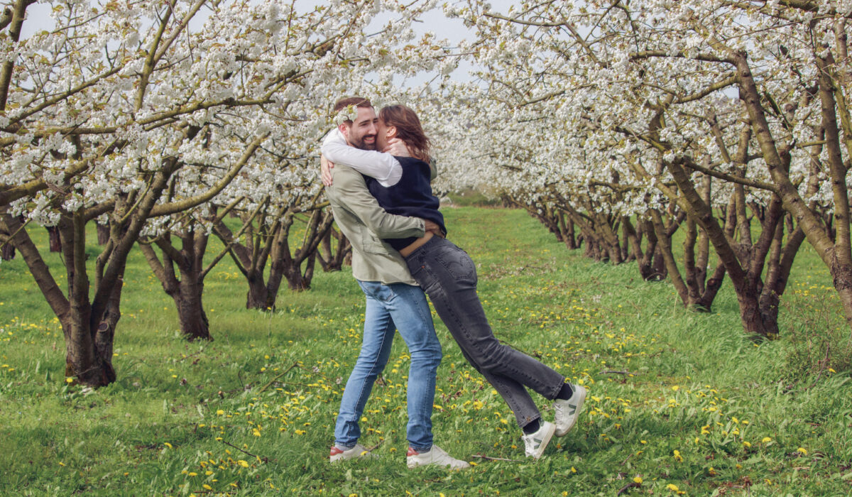 Séance photo de couple à Auxerre : une idée cadeau pleine de sens pour la Saint-Valentin