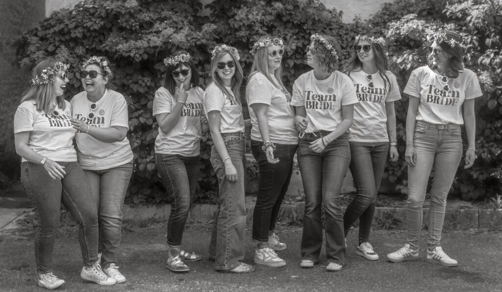 Photographe EVJF en Bourgogne capturant un moment spontané entre amies
